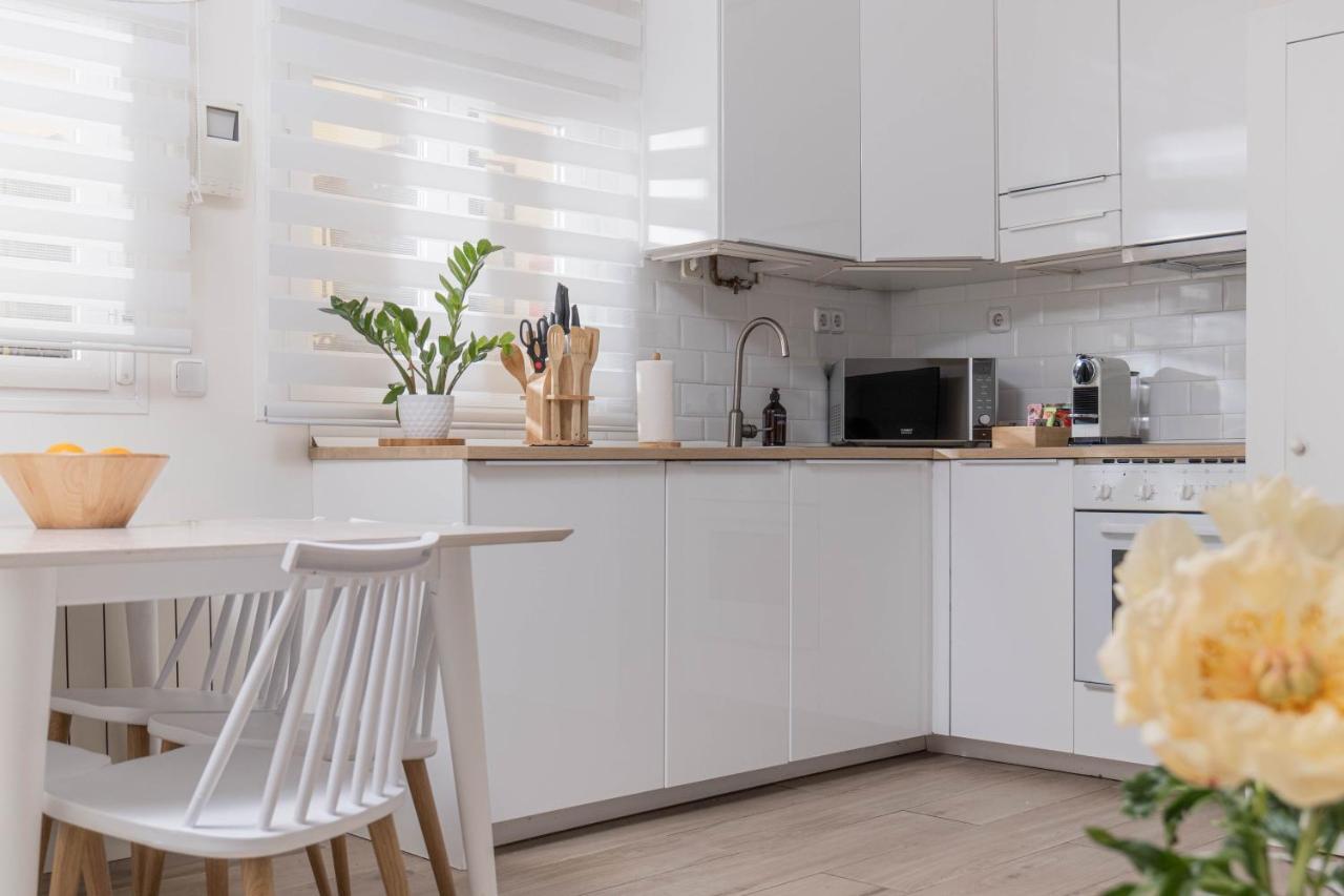Amazing Apartment In Huertas Мадрид Екстериор снимка