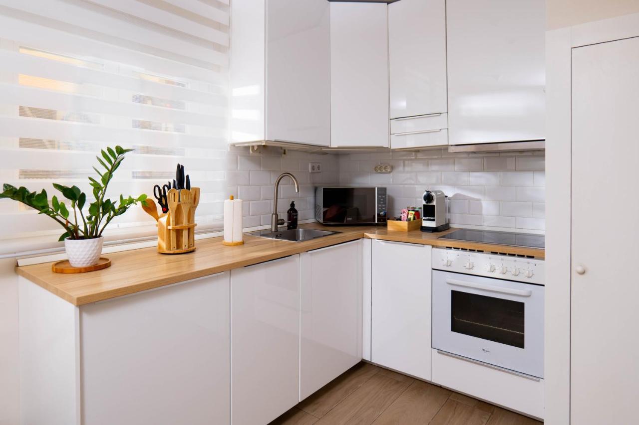 Amazing Apartment In Huertas Мадрид Екстериор снимка